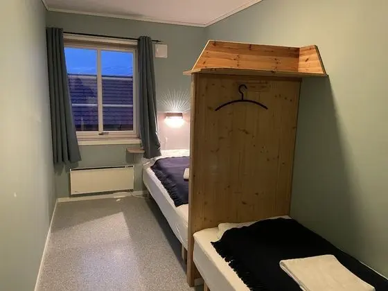 İki Ayrı Yataklı Oda, Ortak Banyo