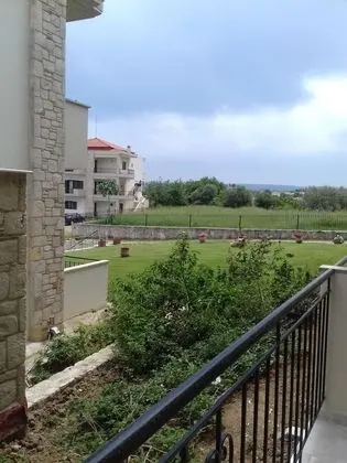 Stüdyo, Bahçe Manzaralı