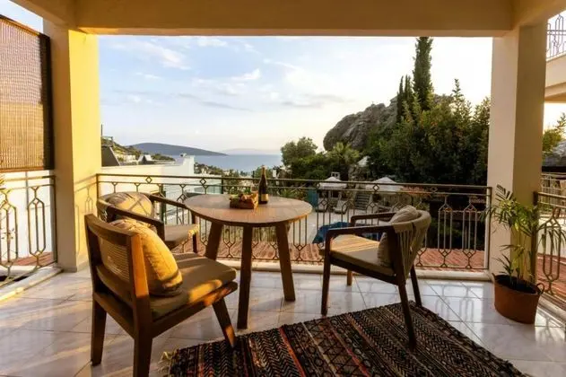 1+1 Daire, Deniz ve Dağ Manzaralı, Balkonlu
