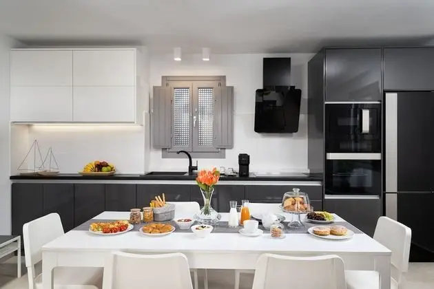 Deluxe Suite with outdoor private hot tub & beach front