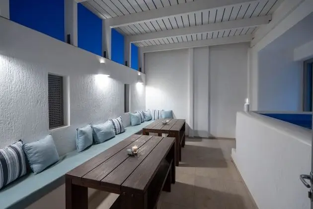 Deluxe Suite with outdoor private hot tub & beach front