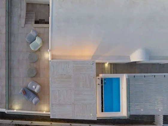 Deluxe Suite with outdoor private hot tub & beach front