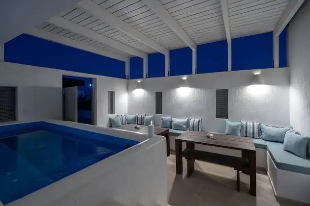Deluxe Suite with outdoor private hot tub & beach front