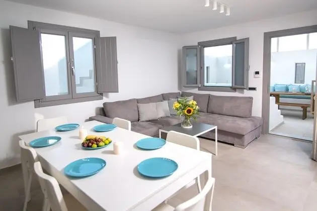 Deluxe Suite with outdoor private hot tub & beach front