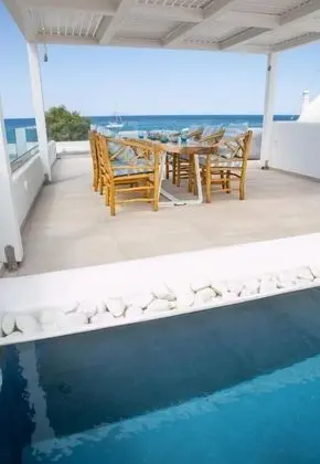 Deluxe Suite with outdoor private hot tub & beach front