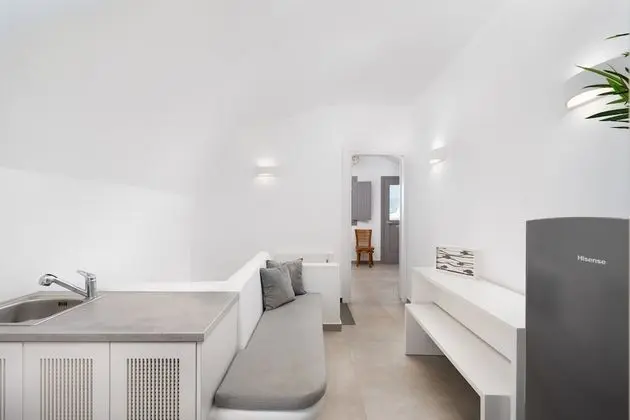 Deluxe Suite with outdoor private hot tub & beach front