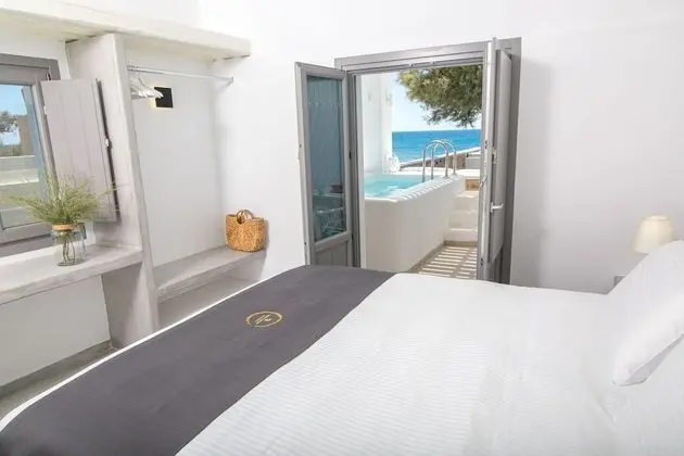 Premier Suite with outdoor private hot tub & beach front