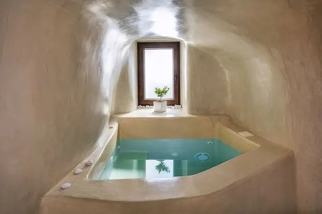 Suite with Indoor Hot Tub (Canava)