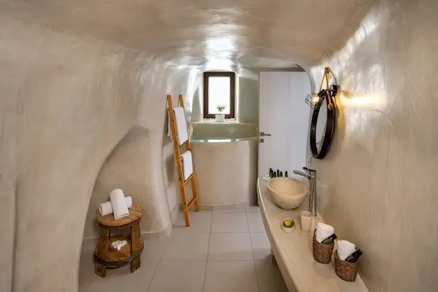 Suite with Indoor Hot Tub (Canava)