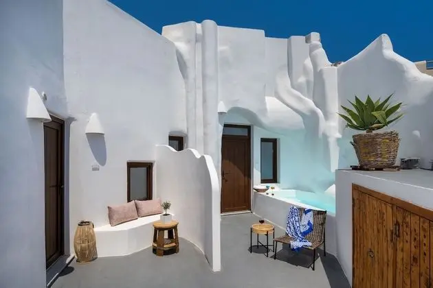 Two-Bedroom Suite with Outdoor Hot Tub (Ambelos)