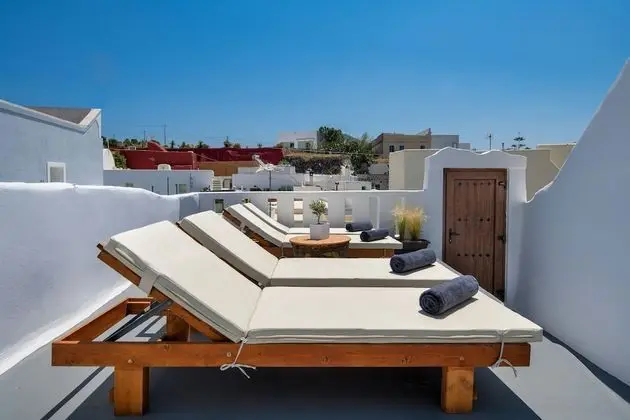 Two-Bedroom Suite with Outdoor Hot Tub (Ambelos)