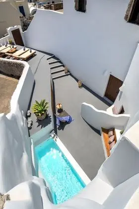 Two-Bedroom Suite with Outdoor Hot Tub (Ambelos)