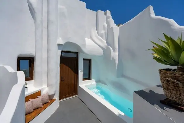 Two-Bedroom Suite with Outdoor Hot Tub (Ambelos)