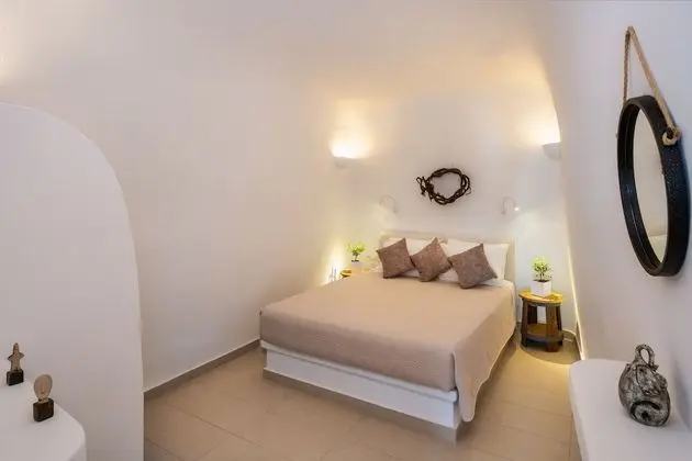 Two-Bedroom Suite with Outdoor Hot Tub (Ambelos)