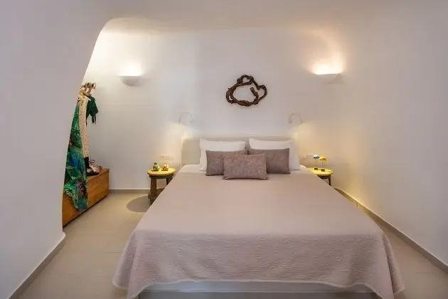 Two-Bedroom Suite with Outdoor Hot Tub (Ambelos)
