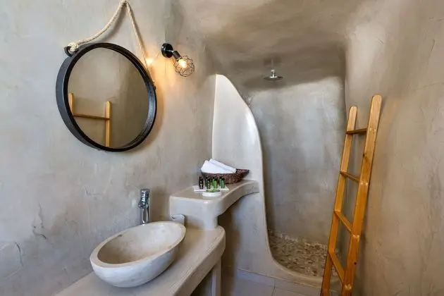 Two-Bedroom Suite with Outdoor Hot Tub (Ambelos)