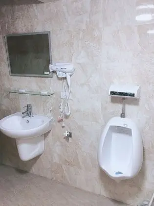 Tek Büyük Yataklı Oda, Ortak Banyo