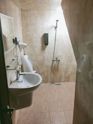 Tek Büyük Yataklı Oda, Ortak Banyo