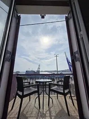 Tek Büyük Yataklı Oda, Liman Manzaralı