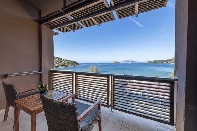 Standard, Sea View