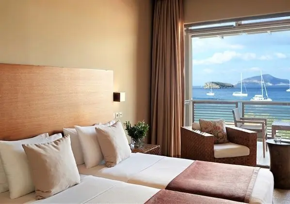 Standard, Sea View