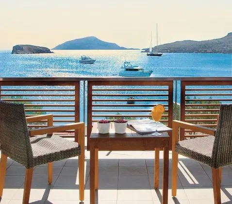Standard, Sea View