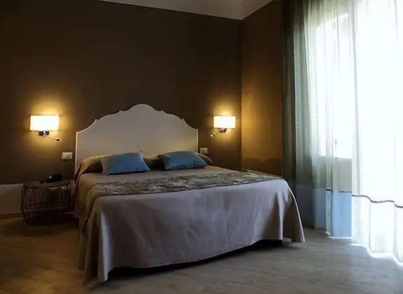 Üç Kişilik Oda