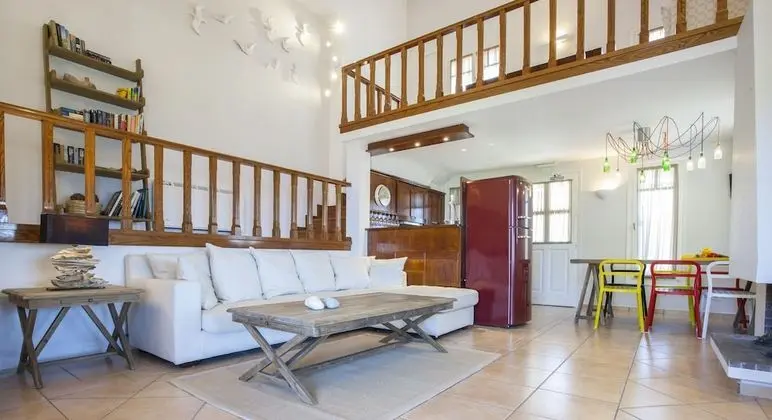 Aelia Villa