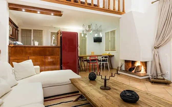 Aelia Villa