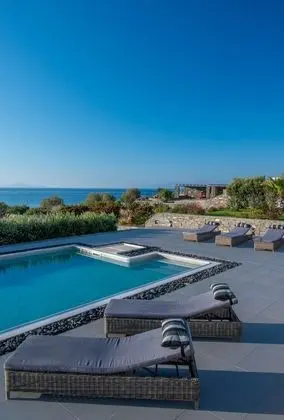 Luxury Villa (sharing pool)