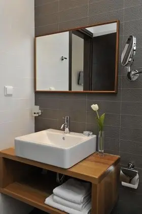 Tek Büyük veya İki Ayrı Yataklı Oda, Sigara İçilmez