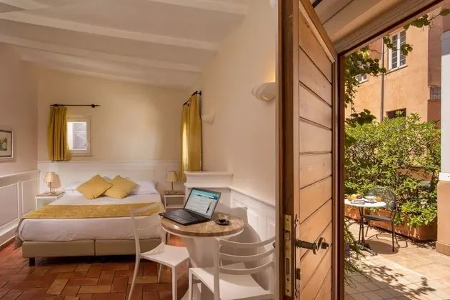 Tek Büyük veya İki Ayrı Yataklı Oda, Teras