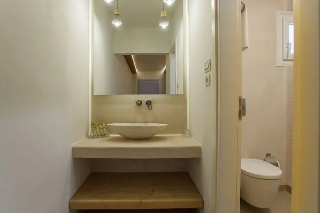 Tek Büyük veya İki Ayrı Yataklı Oda, Havuz Manzaralı