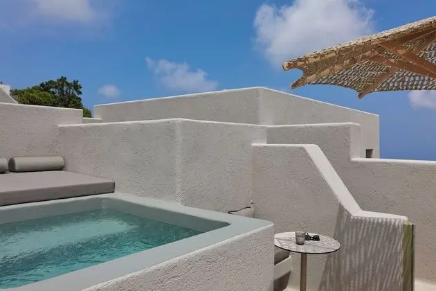 Deluxe Suite Sea View with Jetted Tub