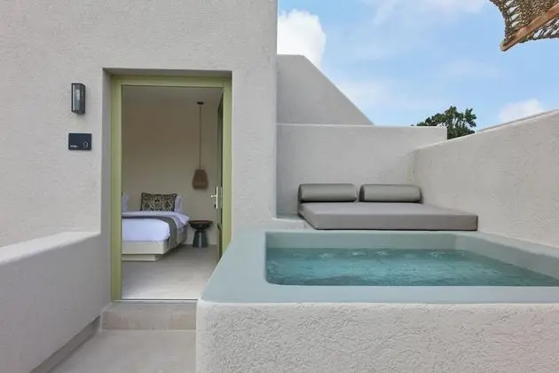 Deluxe Suite Sea View with Jetted Tub