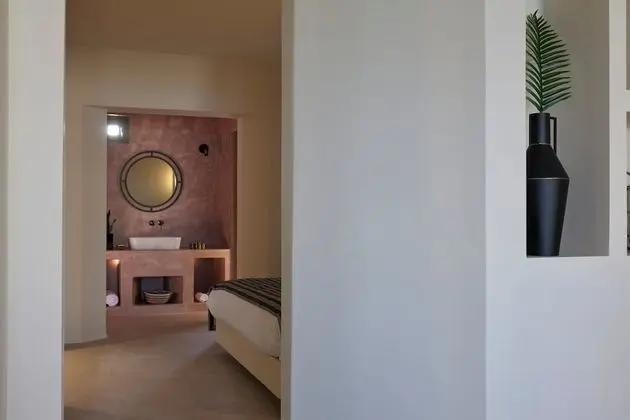 Honeymoon Suite with Heated Pool