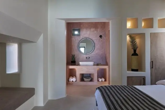 Honeymoon Suite with Heated Pool