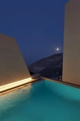Honeymoon Suite with Heated Pool