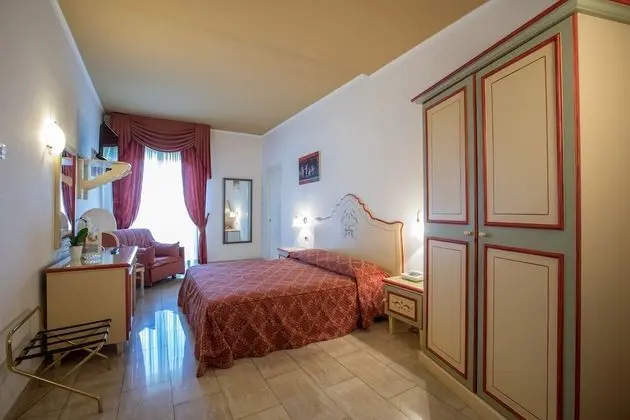 Standard Tek Büyük veya İki Ayrı Yataklı Oda, Deniz Manzaralı