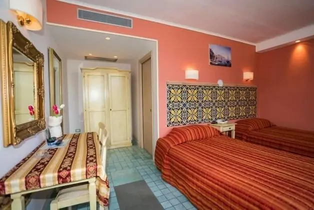 Superior Tek Büyük veya İki Ayrı Yataklı Oda, Balkon, Deniz Manzaralı