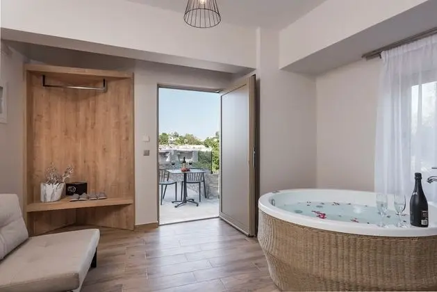Luxury Oda (Private Spa Tub)