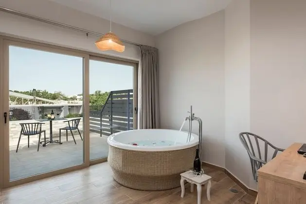 Luxury Oda (Private Spa Tub)
