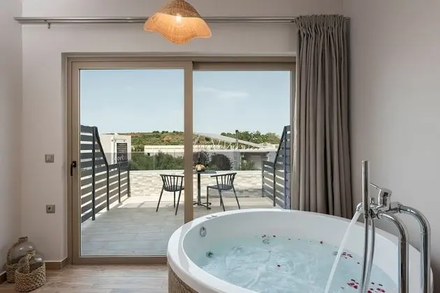 Luxury Oda (Private Spa Tub)