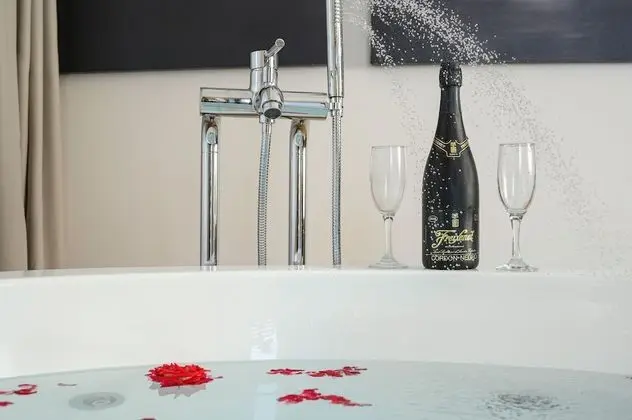 Luxury Oda (Private Spa Tub)