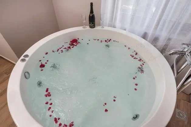 Luxury Oda (Private Spa Tub)