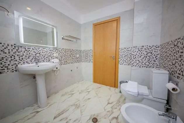 Tek Büyük Yataklı Oda, Kısmi Deniz Manzaralı