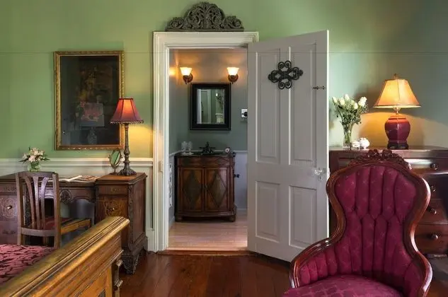 Basic Oda, Özel Banyo (The Tuscarora Room)