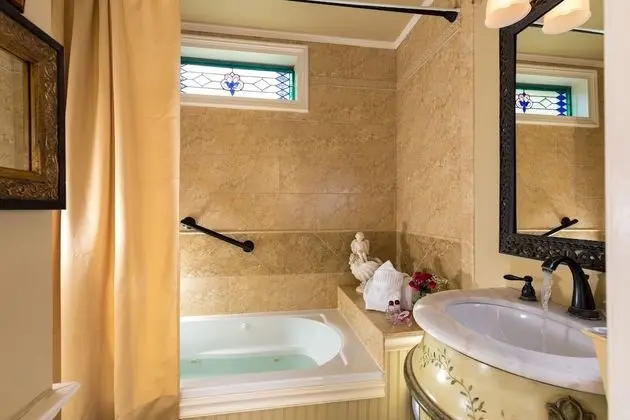 Classic Oda, Özel Banyo (The Kennebec Room)
