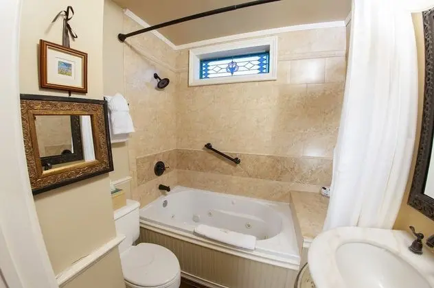 Classic Oda, Özel Banyo (The Kennebec Room)