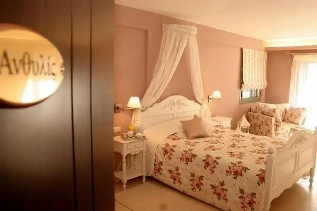 Superior Üç Kişilik Oda, Balkon, Kısmi Deniz Manzaralı